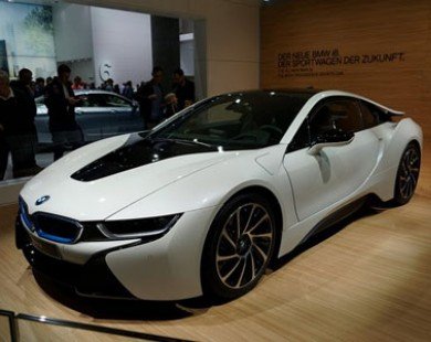 Hãng BMW cảnh báo giá xăng hạ khiến xe điện khó tiêu thụ hơn