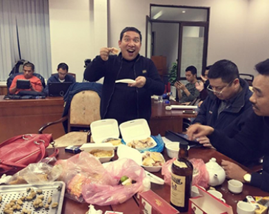 Hậu trường Táo quân 2015: Ngọc hoàng Quốc Khánh ăn mỳ gói lót dạ