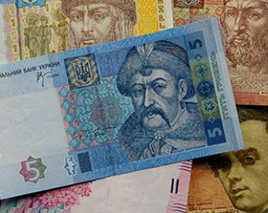 Ukraine: Đồng hryvnia mất giá xuống mức thấp kỷ lục mới