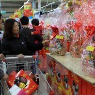 Giỏ quà Tết: Siêu thị chiếm lĩnh thị trường với nhiều dịch vụ