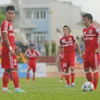 Vòng 7 V-League: Bình Dương và Than Quảng Ninh đua nhau gục ngã