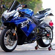 Suzuki GSX-R1000 sơn tem, lên đồ chơi hàng hiệu ở Sài Gòn