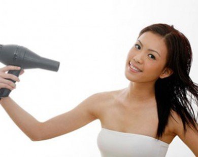 5 sai lầm dễ gặp khi dùng máy sấy tóc