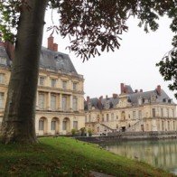 Thăm lâu đài xa hoa của vua chúa Pháp