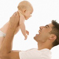 5 việc bạn nên làm để giúp chồng trở thành người cha tốt