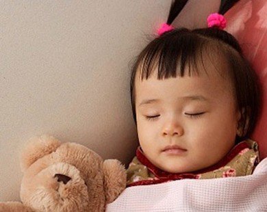 Tạo thói quen cho bé ngủ riêng
