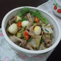 Dạ dày kho trứng cút dưa chua đưa cơm