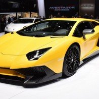 Lamborghini Aventador SV đắt hơn gần 100.000 USD so với bản thường