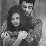 Mạnh mẽ mấy cũng cần một bờ vai… 