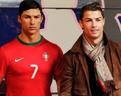 Ronaldo cử stylish riêng chăm sóc tóc cho tượng