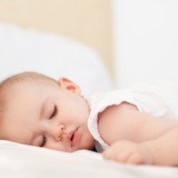 Những lý do của bé khiến nửa đêm mẹ phải thức dậy