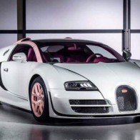 Bugatti Veyron màu trắng-hồng nữ tính cho bạn gái đại gia