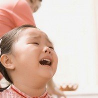 4 lời khuyên cho mẹ khi bé khóc dai