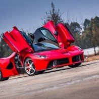 Nhà vô địch Lewis Hamilton âm thầm mua siêu xe Ferrari LaFerrari