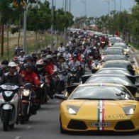 "Toát mồ hôi" bởi độ chịu chơi của giới siêu giàu Việt