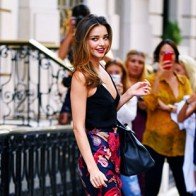 8 bí quyết "mặc đơn giản vẫn đẹp" học lỏm từ Miranda Kerr