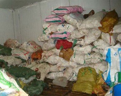 Phát hiện kho chứa 11 tấn thịt ngoại trôi nổi ở TP HCM