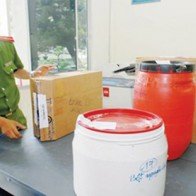 Sữa rởm: Vỏ phế liệu, ruột chợ trời