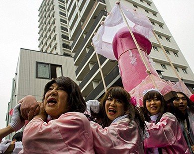  Lễ hội rước tượng 'của quý' ở Nhật Bản