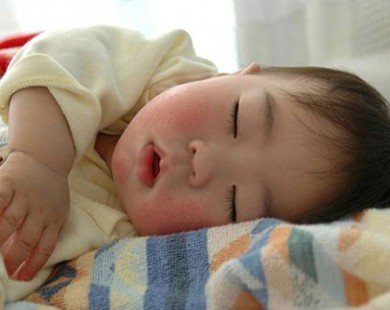 Vì sao trẻ sơ sinh cần được ngủ nhiều?
