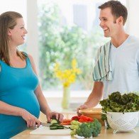 Mẹ bầu ăn càng nhiều đồ bổ dưỡng, càng dễ sinh con trai?