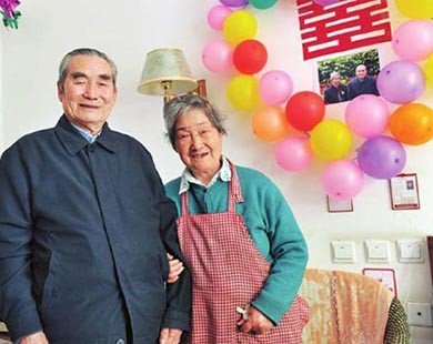 Cụ ông 88 tuổi cưới cụ bà 86 tuổi sau một tháng quen biết