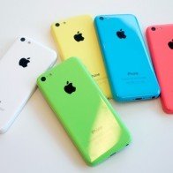 iPhone 5C lock, BlackBerry Z10 - di động gây sốt tháng 4
