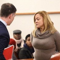 Một phụ nữ người Mỹ kết hôn 10 lần, có 8 chồng cùng một lúc