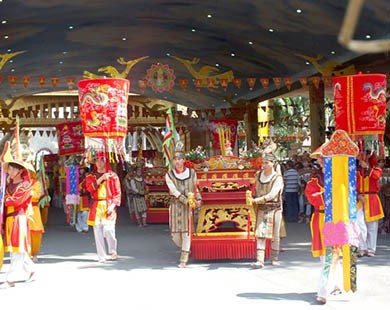 Lễ hội độc đáo chào mừng ngày 30.4 & 1.5 tại Suối Tiên.