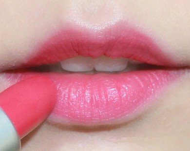 Những mẹo hay khiến cho sắc môi thêm hồng
