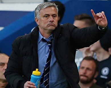 Jose Mourinho khiến trận đại chiến Arsenal-Chelsea 