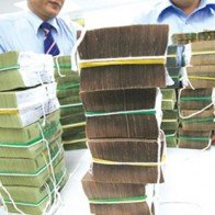 Nới “phanh”, ngân hàng lập tức đẩy mạnh lấy ngắn nuôi dài
