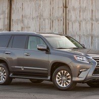 Lexus cân nhắc "khai tử" hai dòng SUV