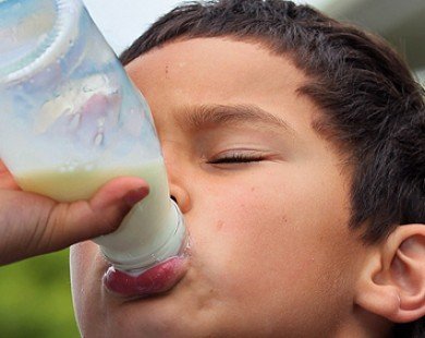 Lý giải nguyên nhân đau bụng khi uống sữa buổi sáng