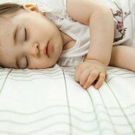 4 mẹo giảm sốt tự nhiên và nhanh nhất cho bé yêu