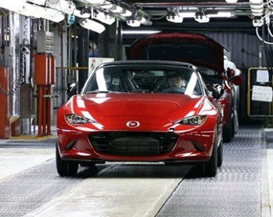 Xe mui trần bán chạy Mazda MX-5 2016 ít “khát xăng” hơn trước