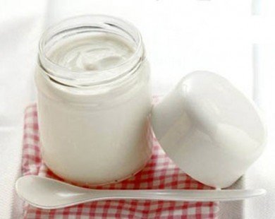 Tự chế nước tẩy trang tại nhà không hại da với sữa chua