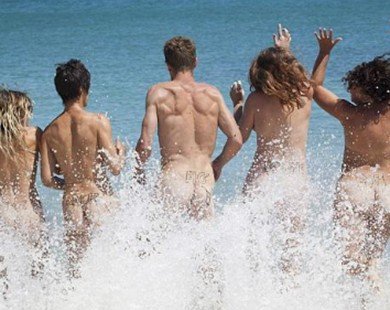 Du khách đổ dồn về Nam Phi tắm biển khỏa thân