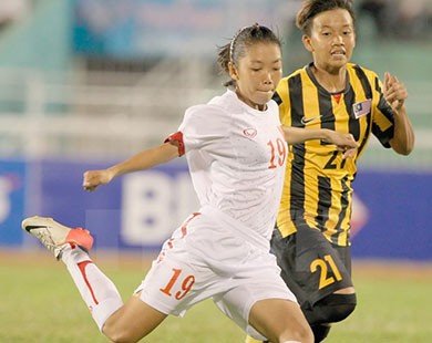 Đánh bại Malaysia 7-0, tuyển Việt Nam đặt 1 chân vào bán kết