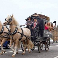 Học luật giao thông kỳ lạ vòng quanh thế giới