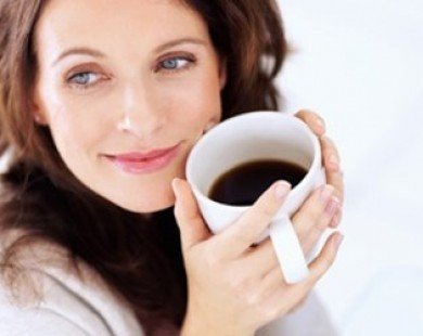 Phụ nữ uống cà phê ít bị ù tai