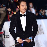 Lee Byung Hun được "gửi vàng" cùng siêu sao hành động Mỹ