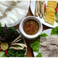 Lạ miệng với bánh tráng cuốn thịt heo đặc sản trứ danh của Đà Nẵng