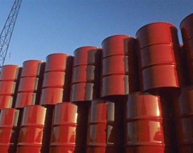 IEA: Tình trạng dư cung trên thị trường dầu mỏ vẫn dai dẳng