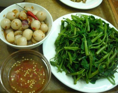 Canh rau muống, cà dầm tương - món ăn lắng đọng tâm hồn Việt
