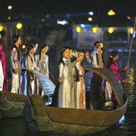 Say lòng thưởng thức "đặc sản" ca Huế trên sông Hương