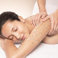 Thanh tẩy cơ thể bằng muối biển và mặt nạ bùn khoáng “cơn sốt mới” của phái đẹp