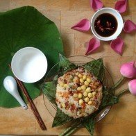 Đổi món với cơm hấp lá sen cho buổi sáng