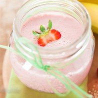 Sinh tố chuối, dâu tây bổ dưỡng