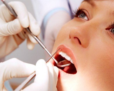 Răng khôn gây khó chịu, có nên nhổ?